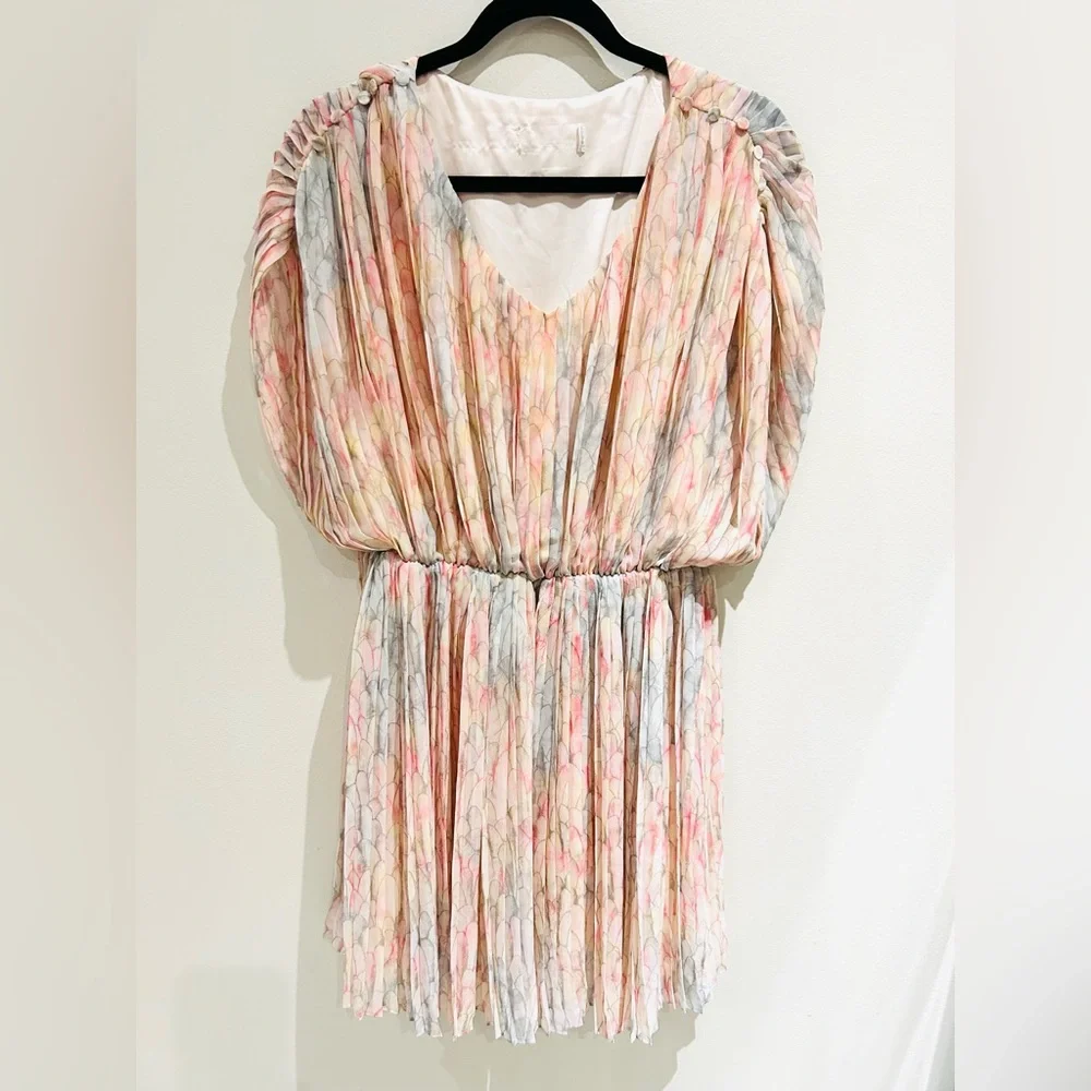 Pastel Pleated Short Dress with V-Neck- Size 8- label tag was removed - Picture 3 of 12